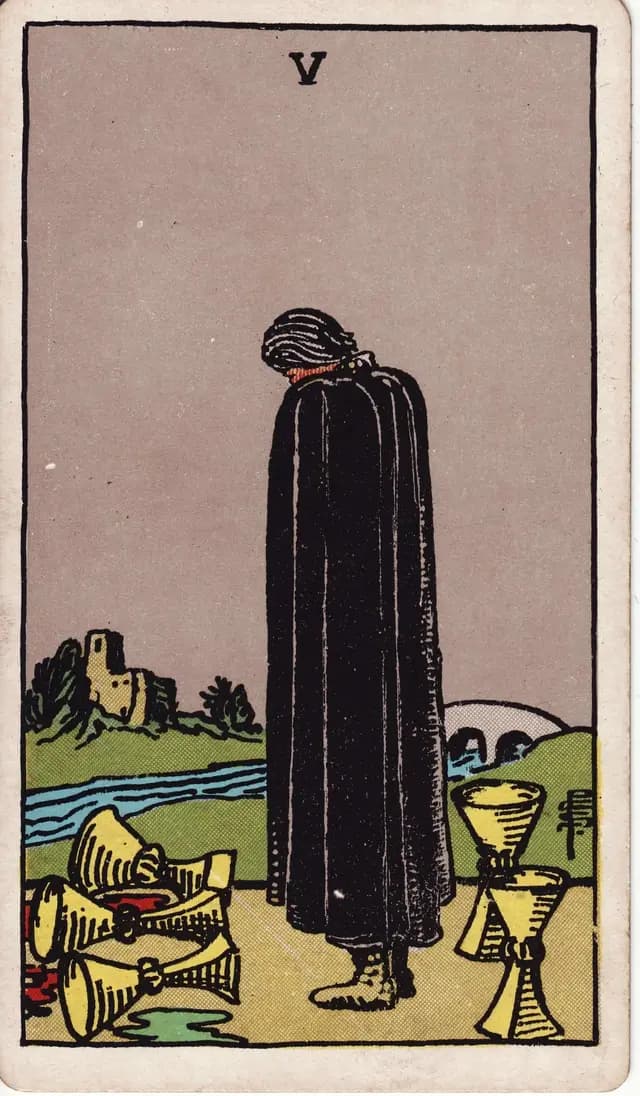 ภาพไพ่ Five of Cups (5 ถ้วย) จากสำรับ Rider–Waite–Smith